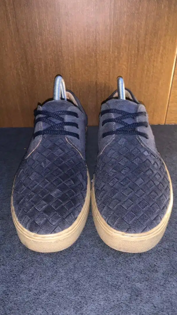 Sepatu Casual Sneakers BOSSERT Navy Model BOTTEGA VENETA 41 Fit 42