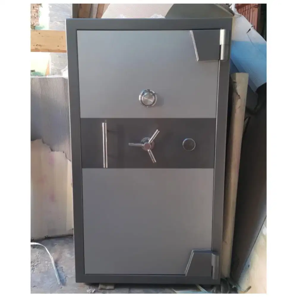 Brankas A5 Tinggi 154 cm Kunci LN Brangkas Baru