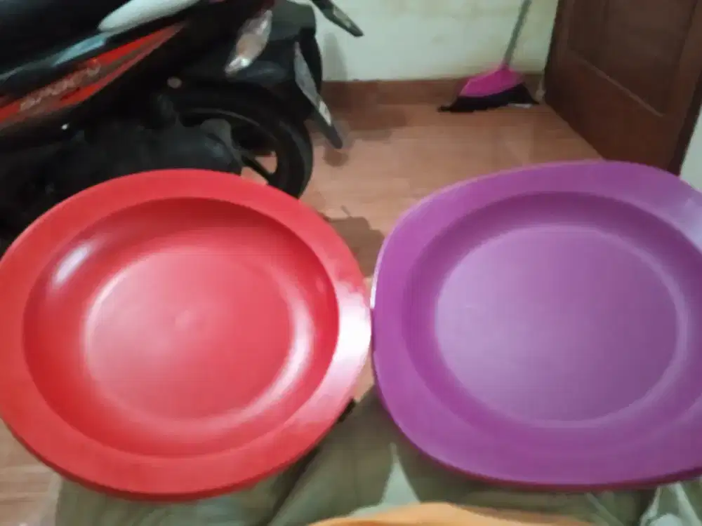 Piring Tupperware (Free Toples dan Gelas)