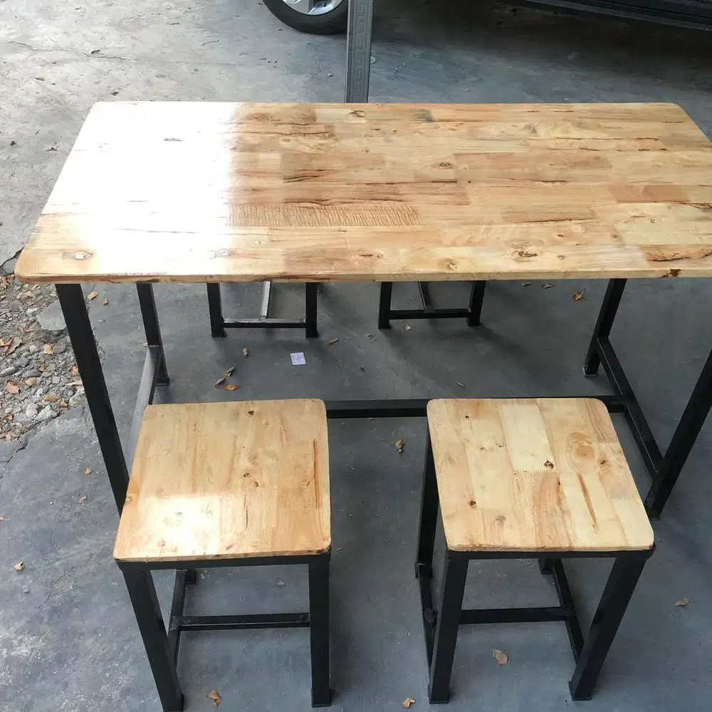 Meja + 4 kursi cafe rumah makan