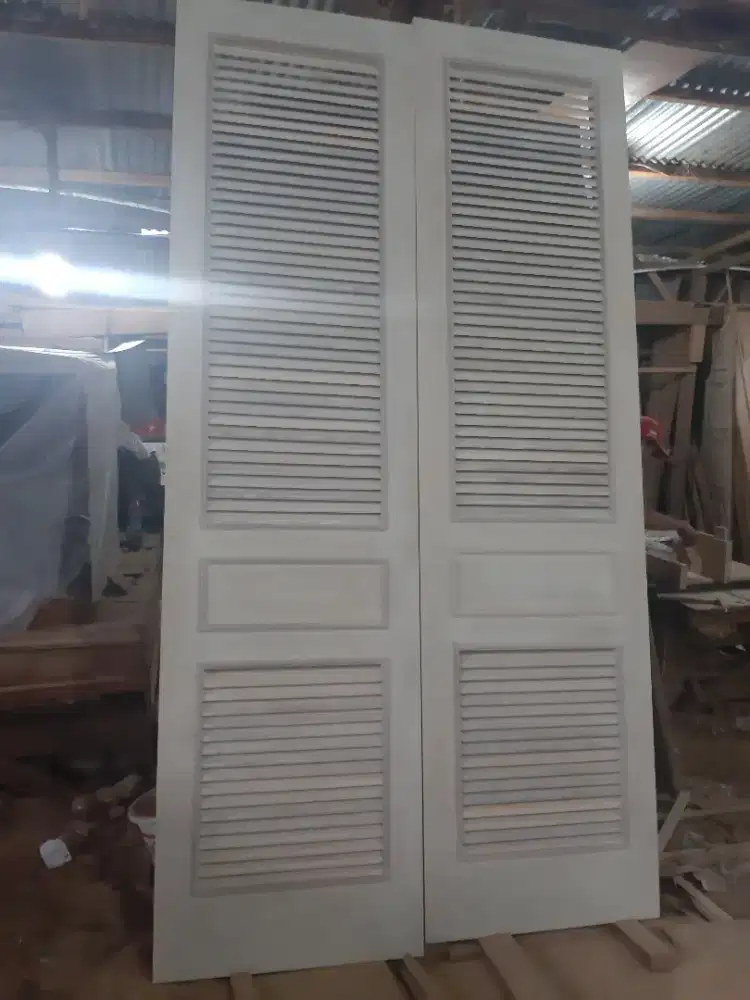 Pintu kayu minimalis