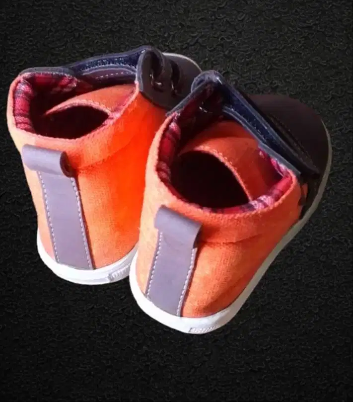 SEPATU ANAK LAKI LAKI/SEPATU SNEAKER ANAK USIA 3-4 TAHUN (CUCI GUDANG)