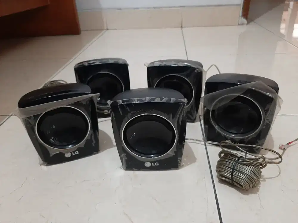 Speaker brand LG.