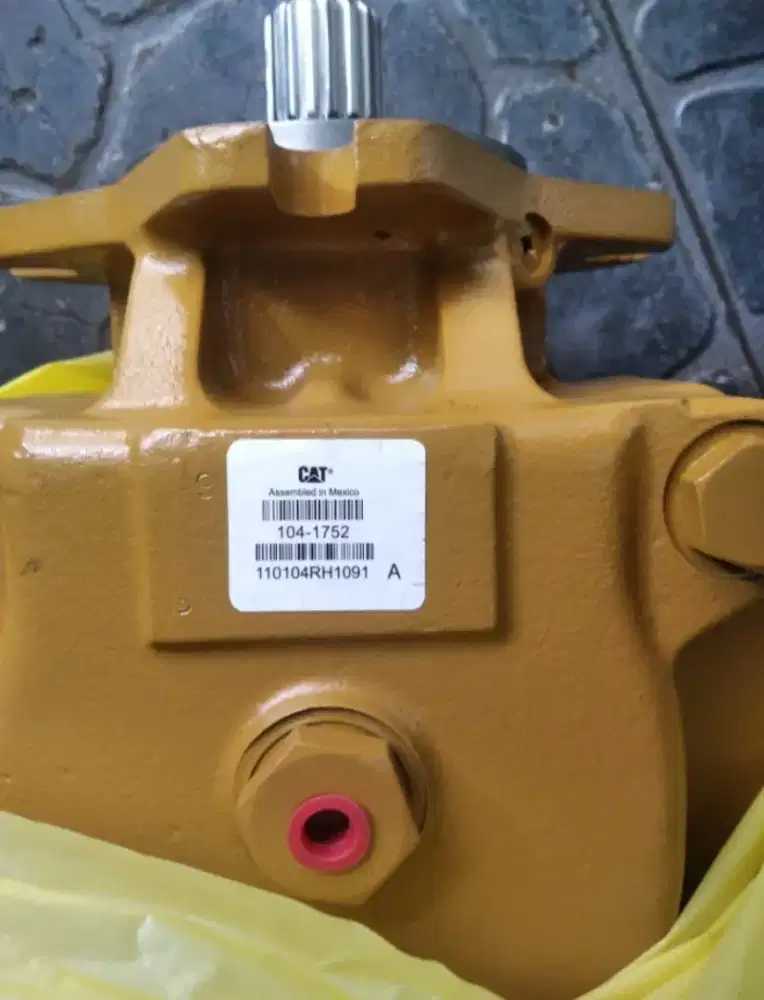 CAT hydraulic pump 104-1752