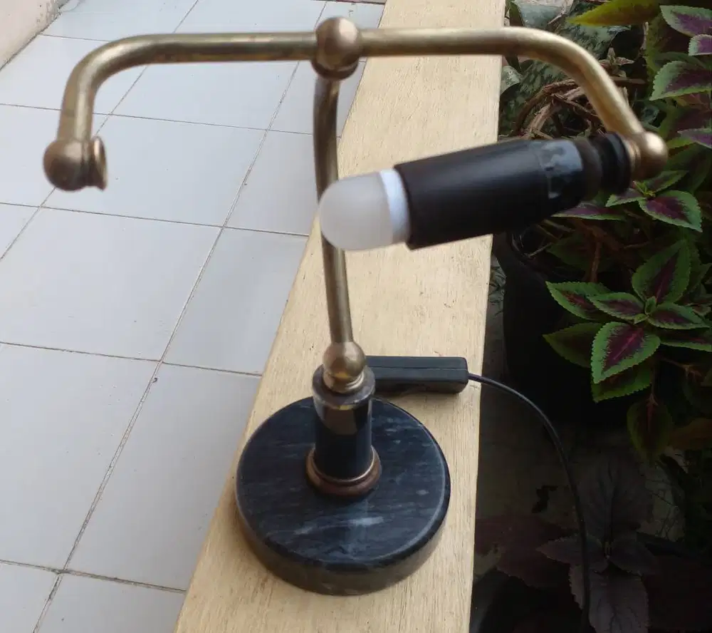 Bankers Lamp, Lampu Meja Merk Kolarz,Kap Kaca Ngga Ada, Pejaten Timur