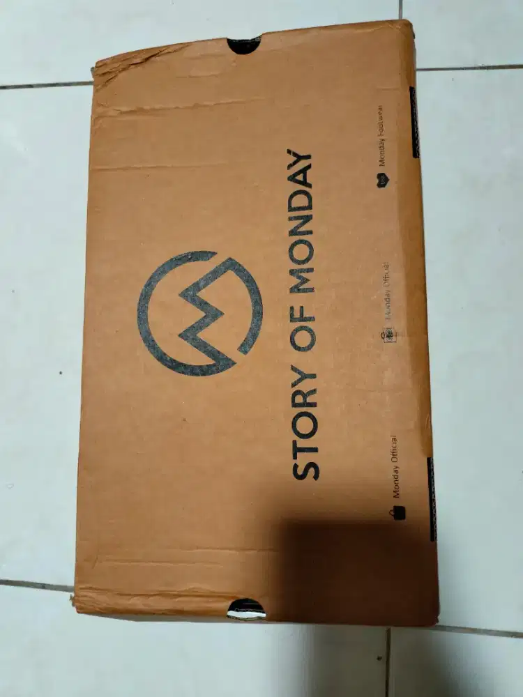 Sepatu pantofel ukuran 43 story of monday