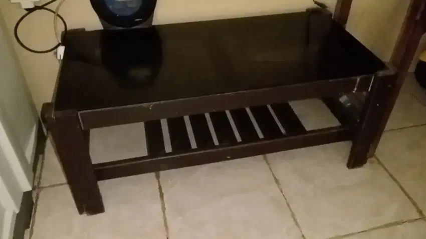 Meja kaca ruang tamu