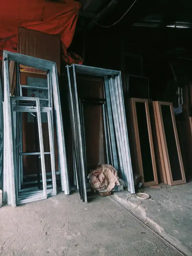 Pintu kusen dan jendela oven juga almunium bisa pasang kunci engsel