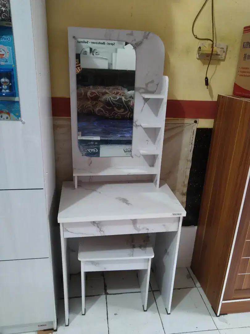 Meja rias minimalis 60