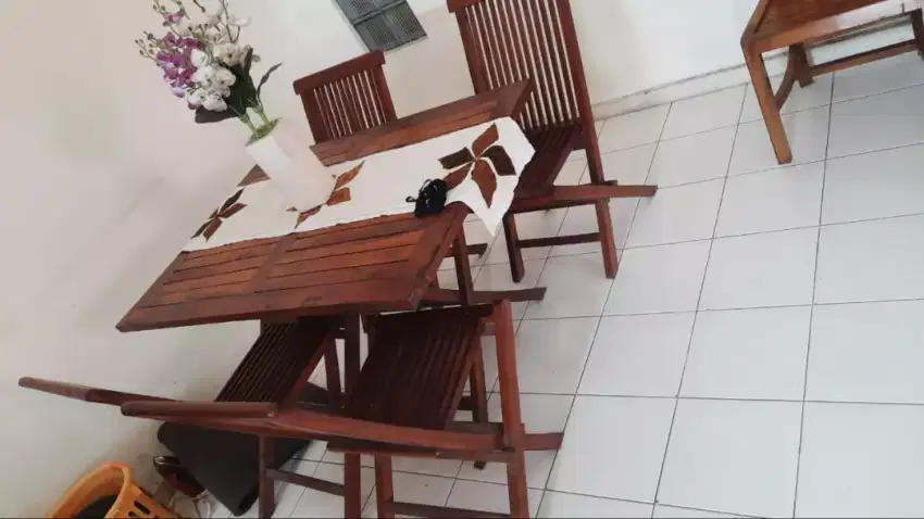 Dibeli sebanyak2nya meja kursi bekas warung anda
