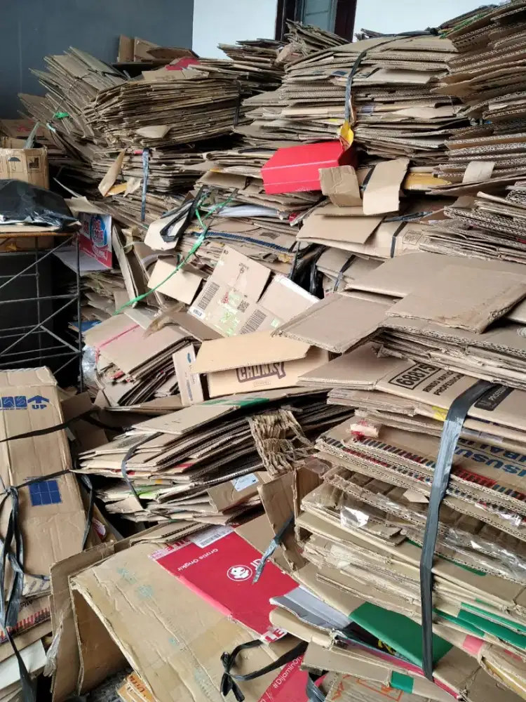 Di cari barang bekas kantor