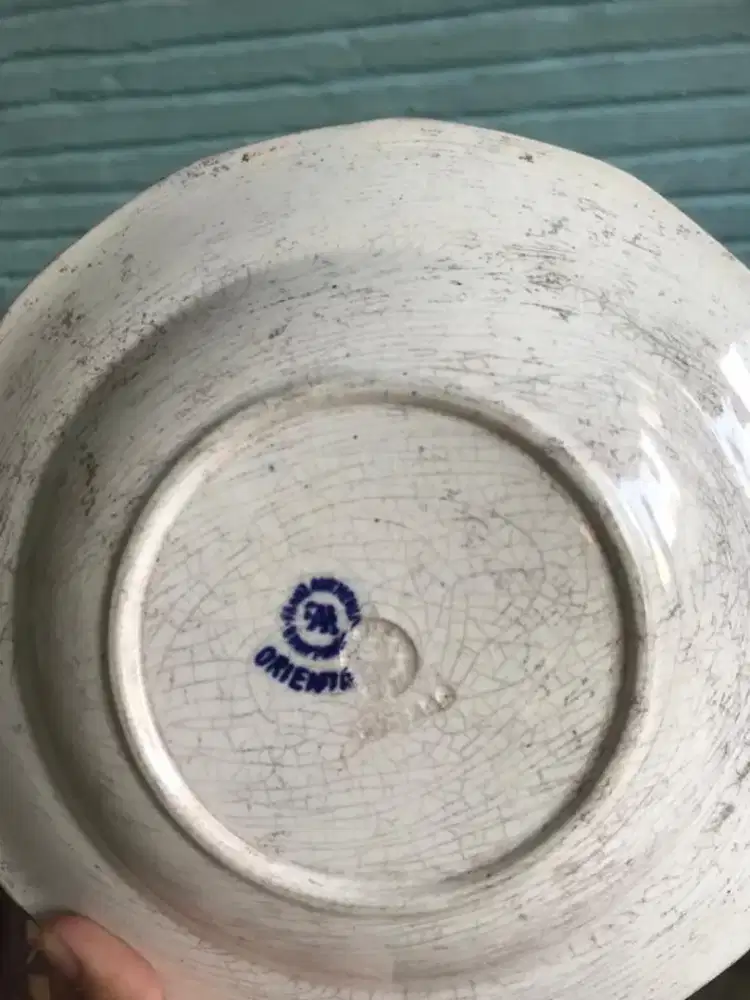 Piring keramik satu set