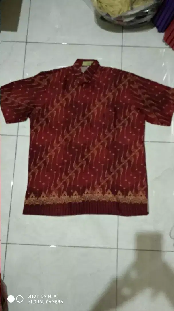 Baju batik merk R. HDAYAT, ukuran L, lingkar dada +/- 114 cm