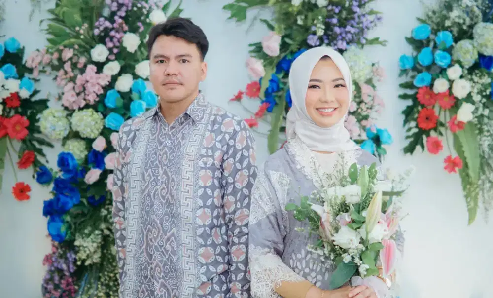 Jasa foto engagement,wisuda,wedding