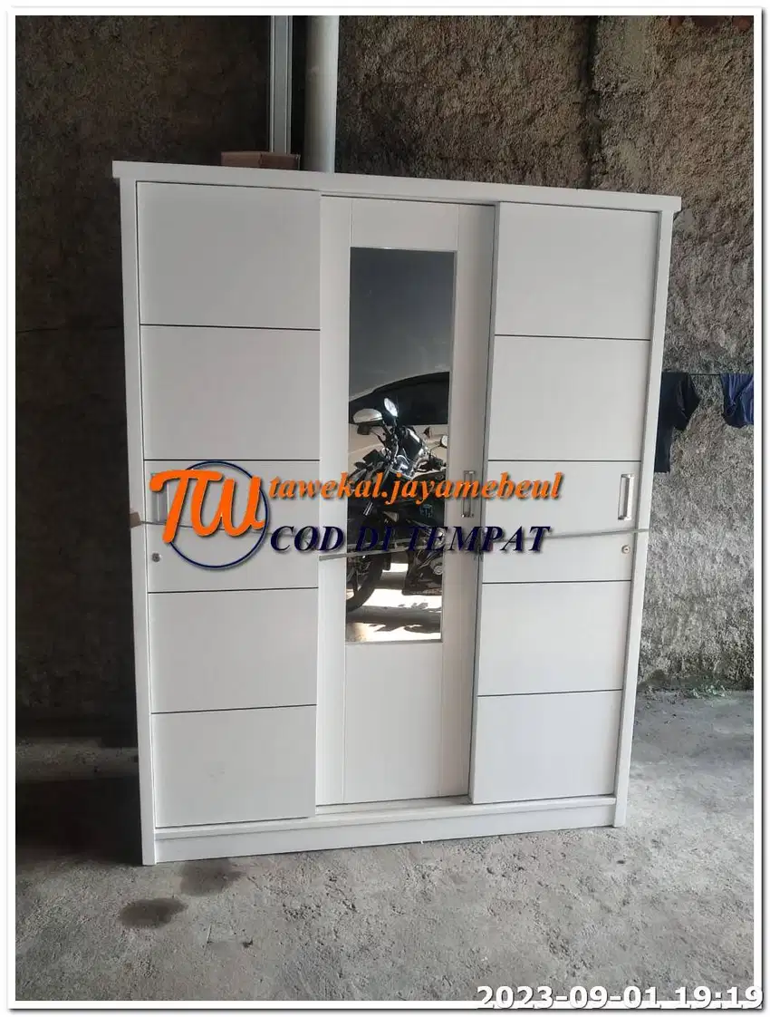 LEMARI PAKAIAN MODEL SLIDE PINTU GESER BAHAN KAYU TIBLOK PINTU 3 DAN 2