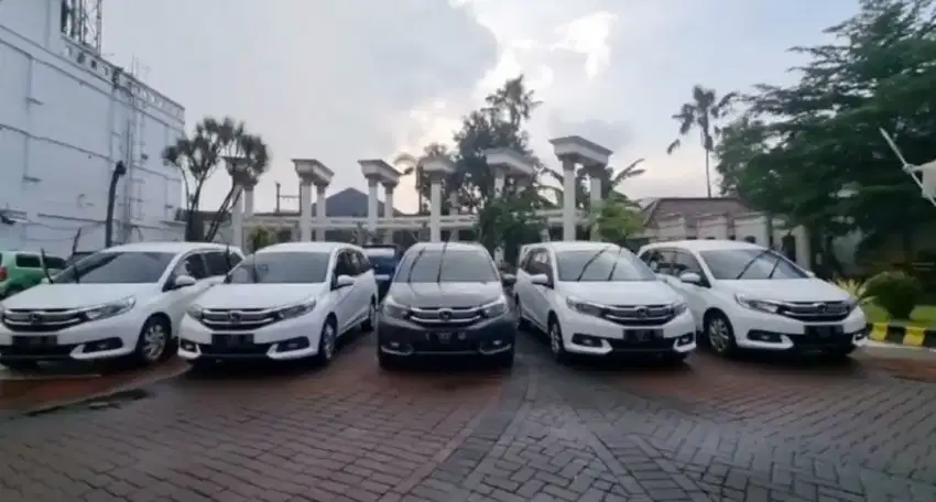 Sewa rental mobil murah surabaya city car agya mobilio avanza