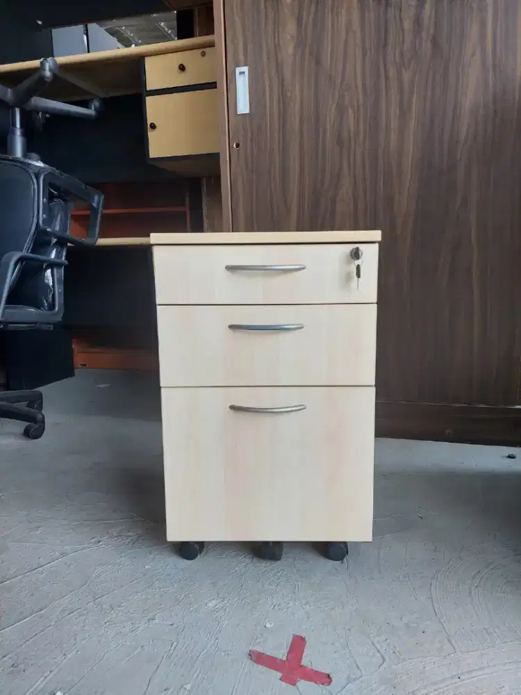 Laci dorong 3 laci uk ( 42 x 50 x 68 )