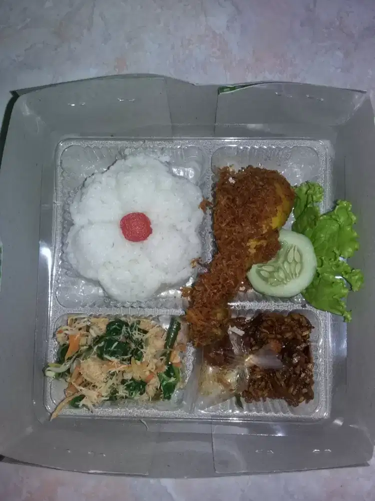 Makan siang lezat