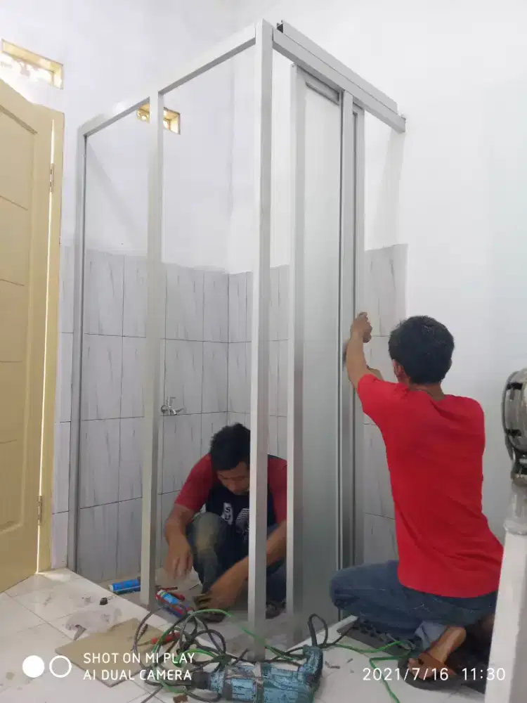 Sekat kaca/ box kaca kamar mandi