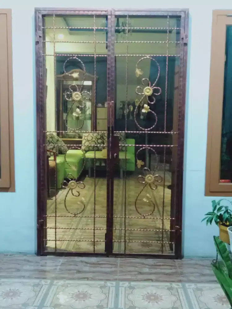 Pintu kasa nyamuk motif tempa