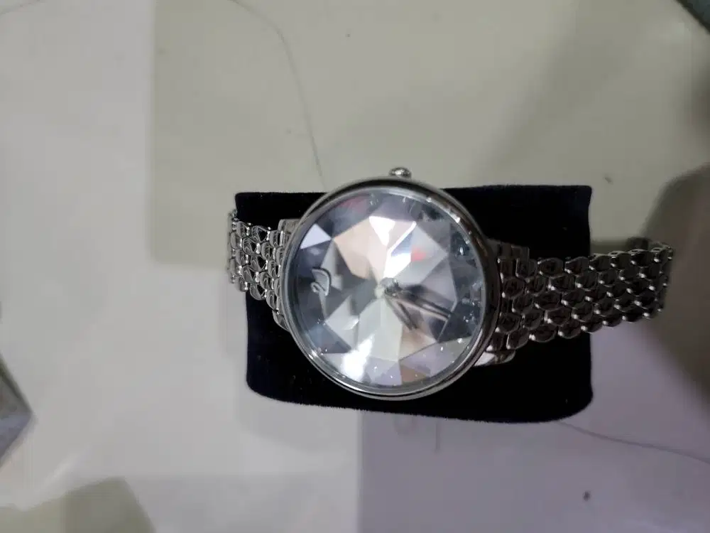 Jam tangan swarovski