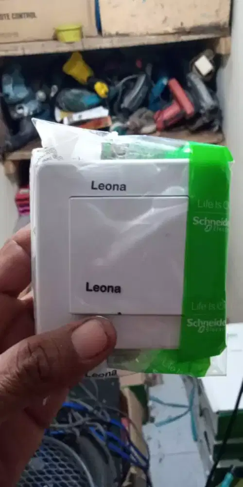Sakelar listrik leona schneider