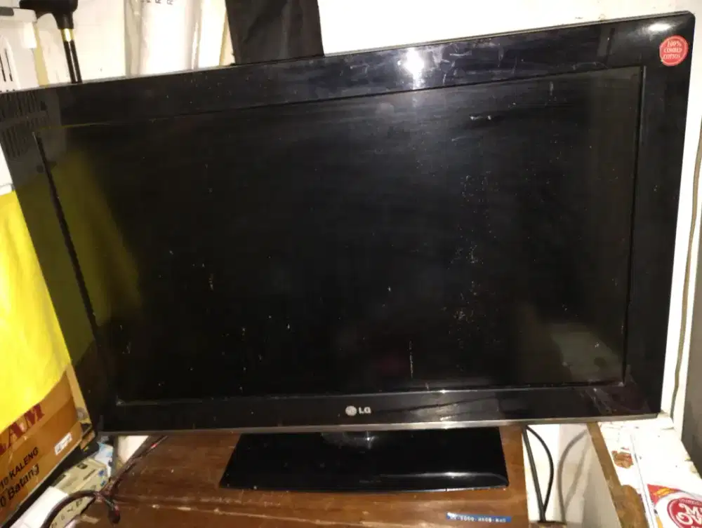 Televisi LG 32 inch.