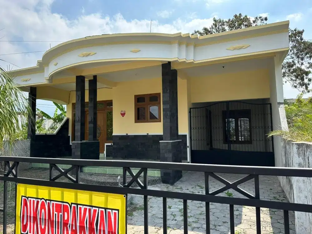 Disewakan rumah (baru di renov)