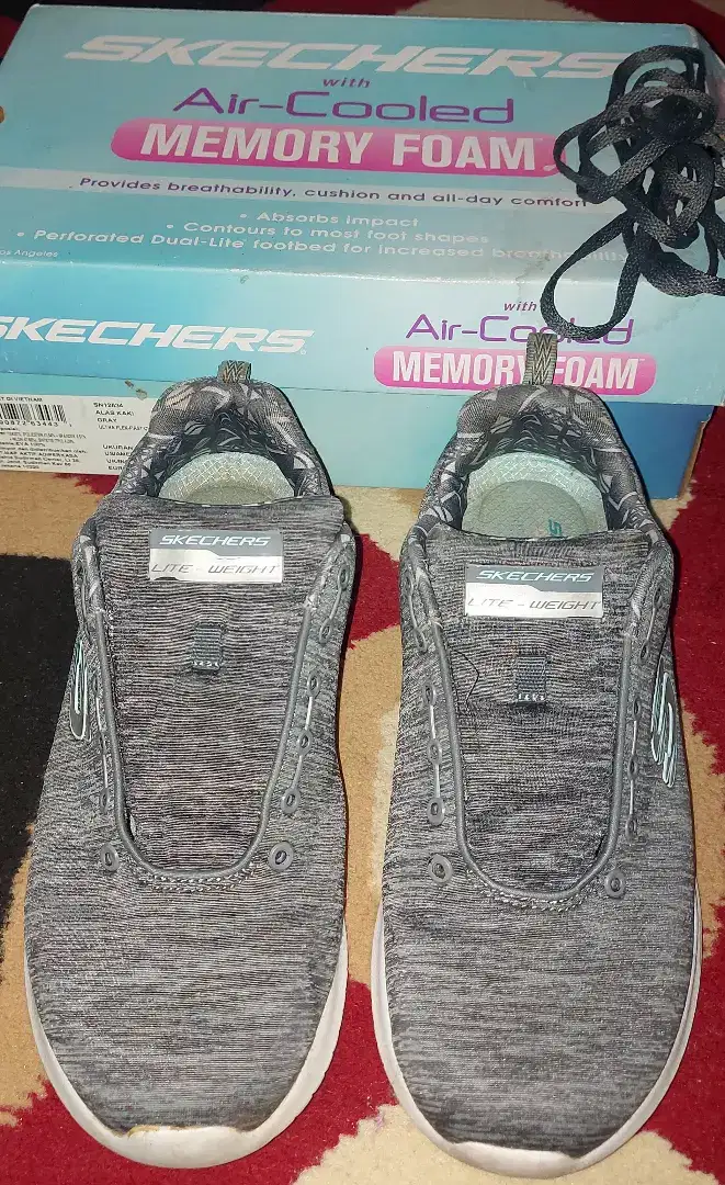 SKECHERS WITH AIR COOLED MEMORY FOAM