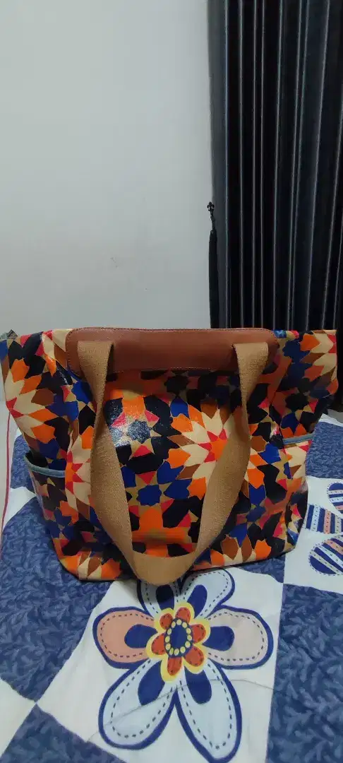 Fossil keyper tote besar lucu