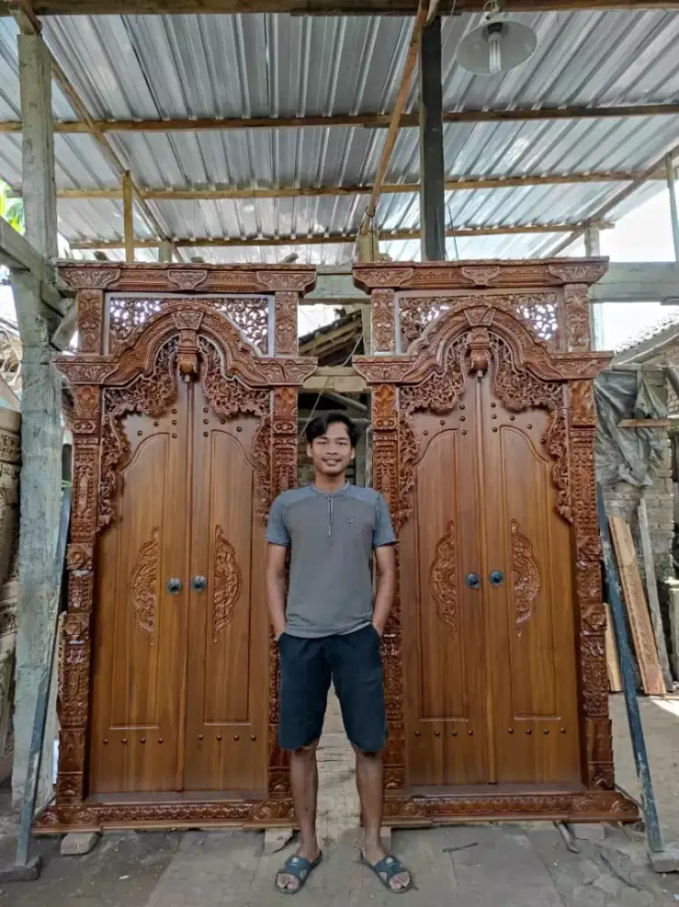 Pintu kamar ukir gebyok
