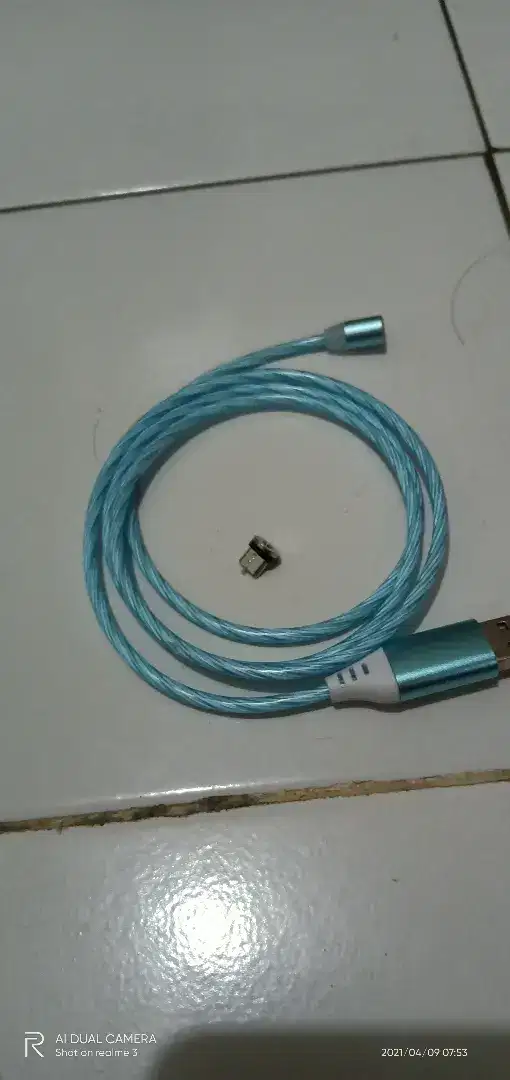 Kabel charger nyala dg ujung magnet