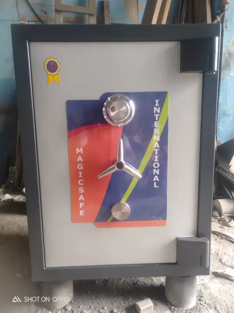 Brankas A2 kunci luar