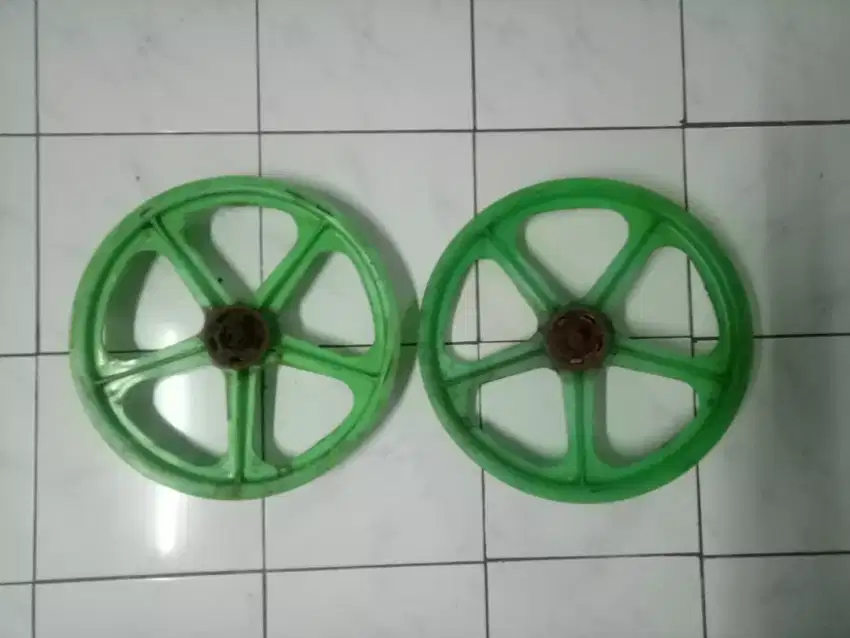 Velg sepeda warna hijau