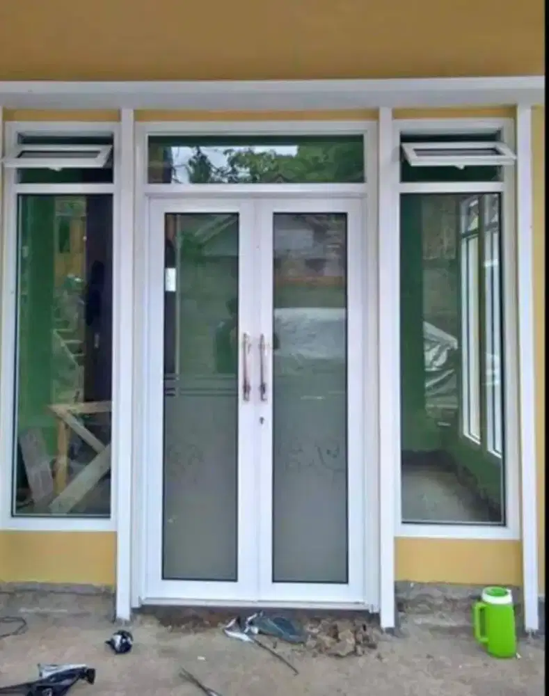 Kusen kayu dan alumunium