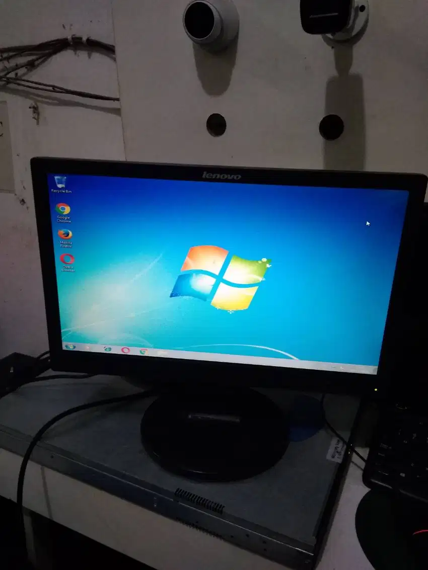 Obral Monitor PC 16 Inchi Lebih Awet Dari Monitor Baru Merek Cina