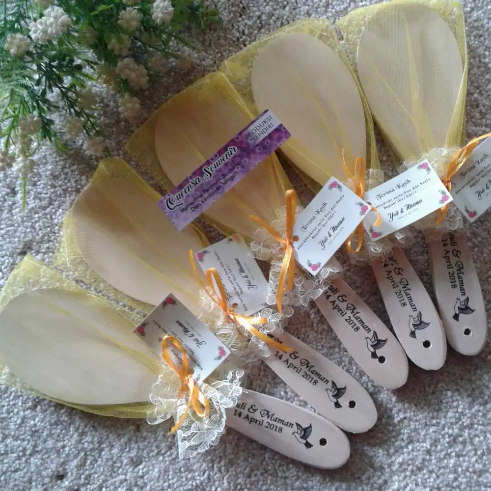 Souvenir centong kayu kemas tile