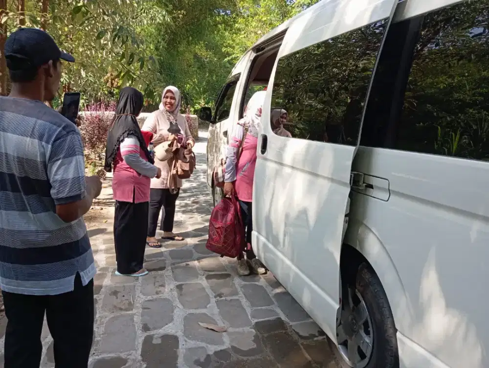 Sewa mobil hiace