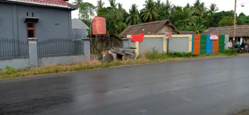 Tanah dan Gudang  Luas, Lokasi Bebas Banjir