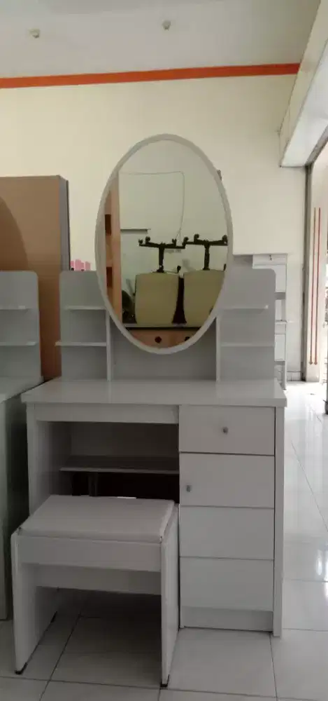 Meja Rias Putih Cermin Oval