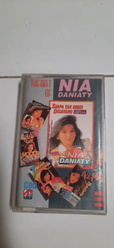 Kaset pita album NIA DANIATY