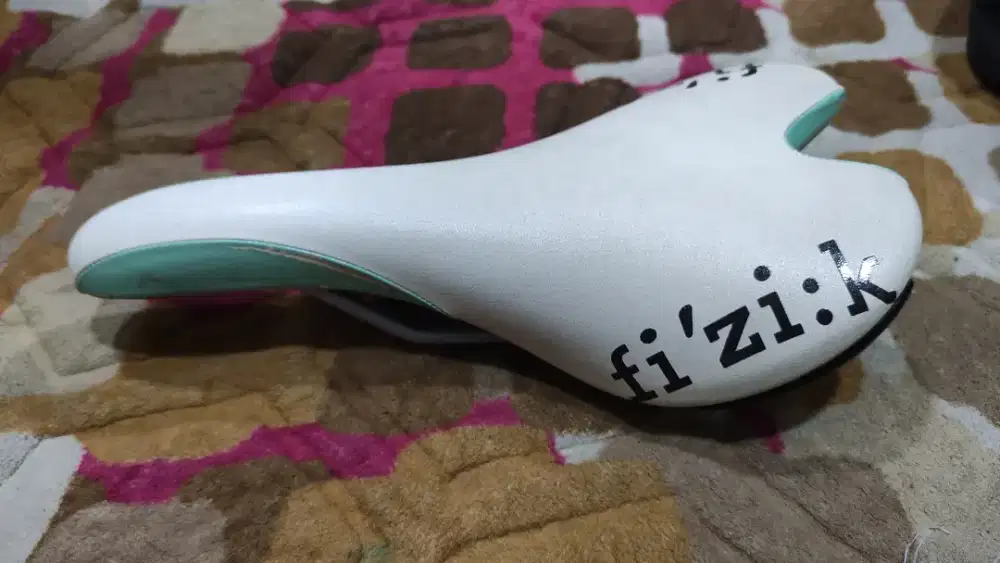 Sadel RoadBike MTB Seli merek Fizik Twin Flex kondisi bagus