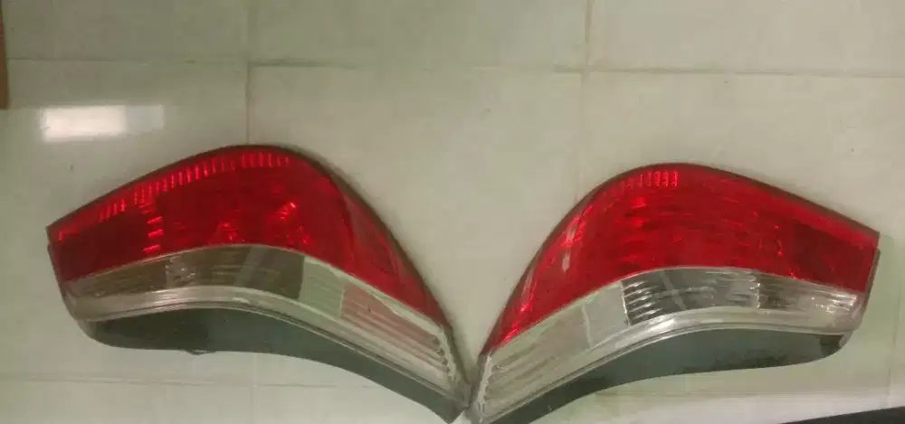 Dijual kaca lampu belakang BMW