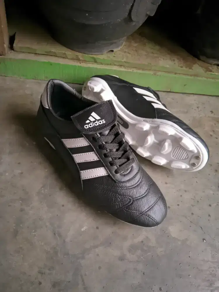 Sepatu Sepak Bola Kulit Asli