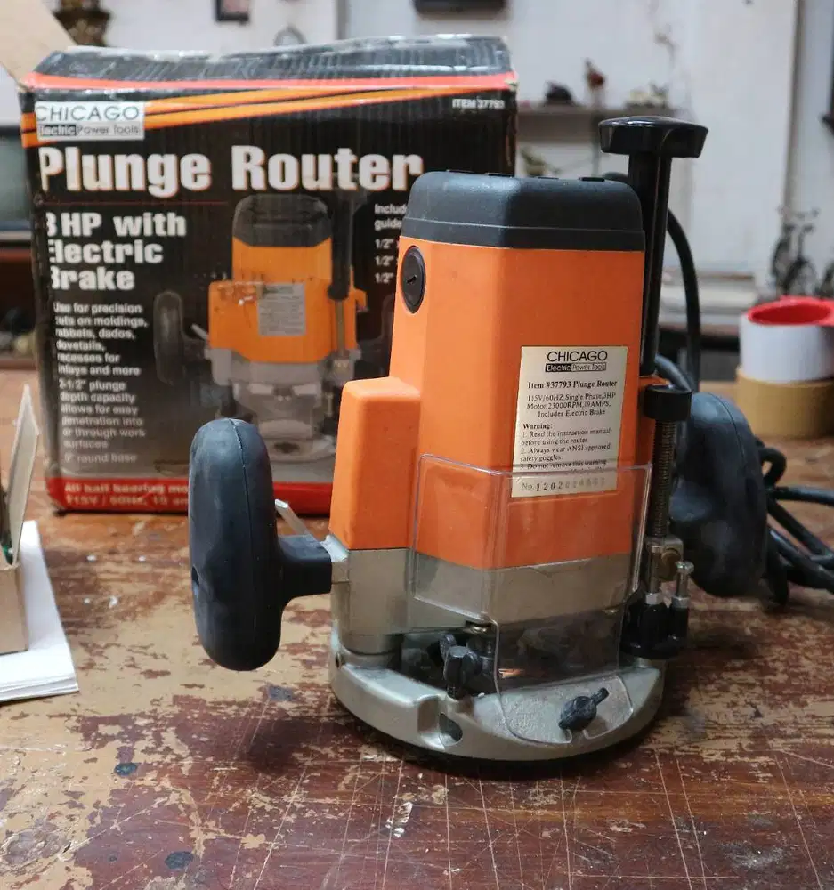 Chicago store plunge router