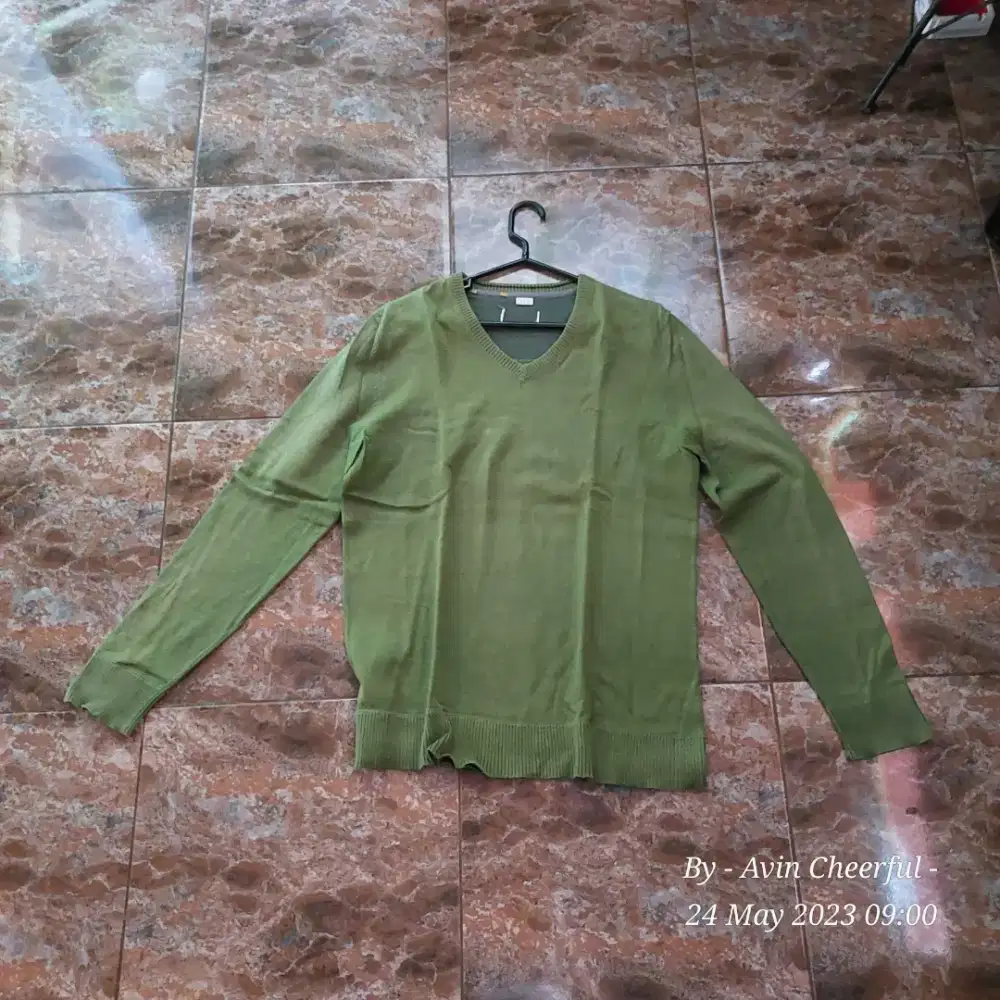Sweater Kardingan Hijau