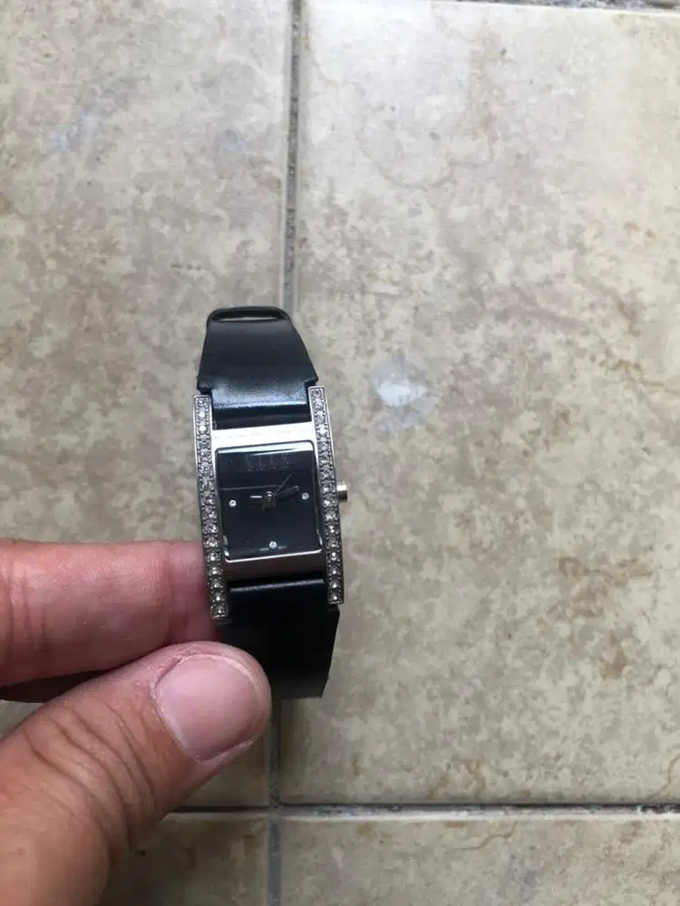 Dijual jam tangan elle ladies original