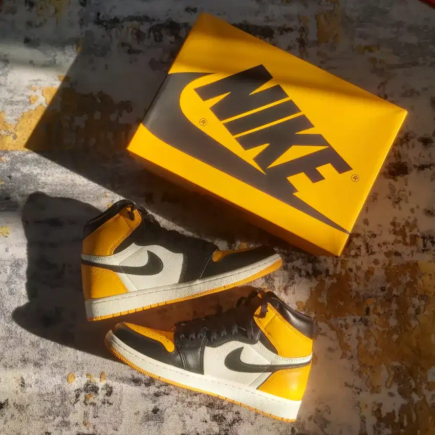 Air Jordan 1 High Yellow Toe / Taxi