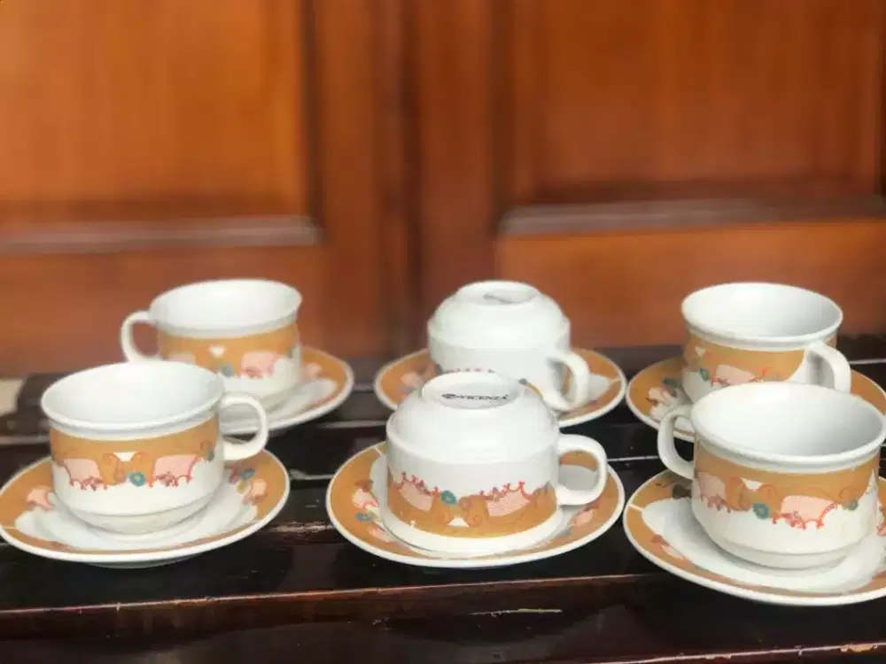 Cangkir keramik antik lawas