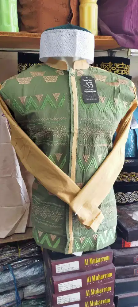 Baju taqwa/koko lengan panjang. Motif doble warna semi kemeja. Bordir.